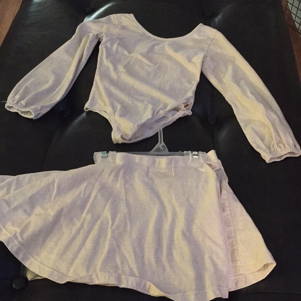 Well dressed wolf omi jo size 5 Leo and skirt